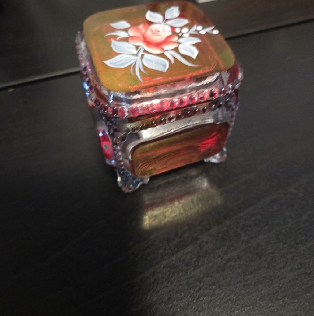 Westmoreland Glass Trinket Box Filled With Jewelry (Handpainted) [1976] - Picture 8 of 9